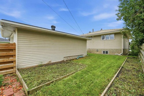 52 Penedo Place Se, Calgary, AB - Outdoor With Exterior