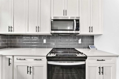 164 Langwell Common Se, Airdrie, AB - Indoor Photo Showing Kitchen