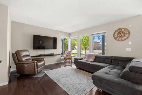 140 Walden Gate Se, Calgary, AB - Indoor Photo Showing Living Room