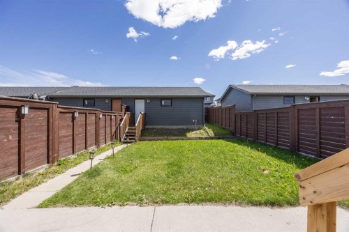 140 Walden Gate Se, Calgary, AB - Outdoor