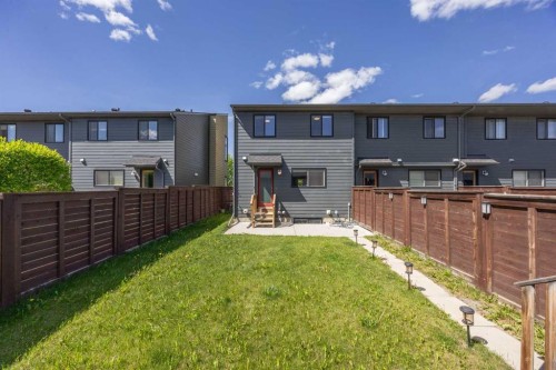 140 Walden Gate Se, Calgary, AB - Outdoor