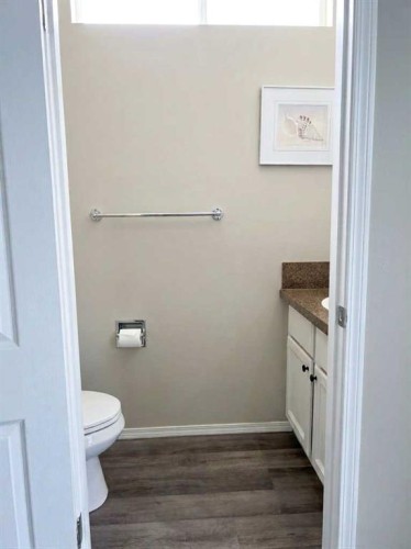 153 Hawkdale Circle Nw, Calgary, AB - Indoor Photo Showing Bathroom