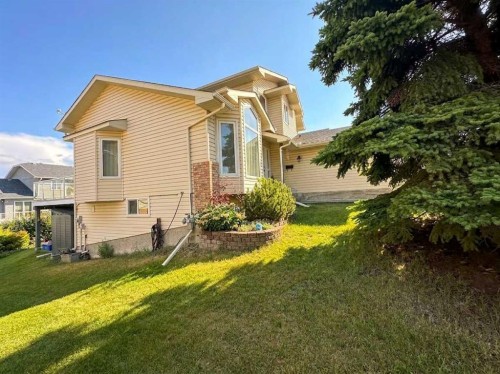 153 Hawkdale Circle Nw, Calgary, AB - Outdoor