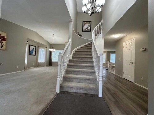 153 Hawkdale Circle Nw, Calgary, AB - Indoor Photo Showing Other Room