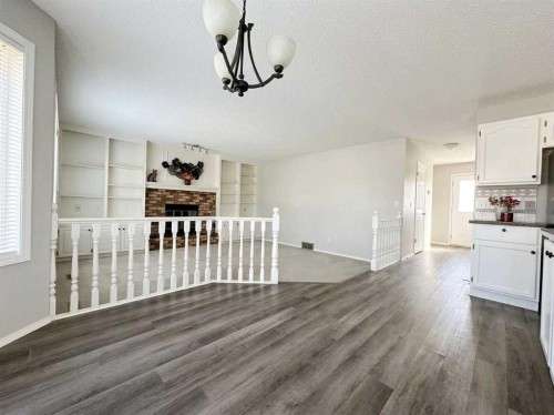 153 Hawkdale Circle Nw, Calgary, AB - Indoor