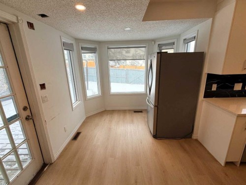651 Macewan Drive Nw, Calgary, AB - Indoor Photo Showing Other Room