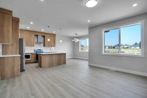 534 Ranch Green, Strathmore, AB - Indoor Photo Showing Kitchen