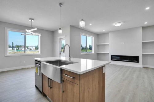 534 Ranch Green, Strathmore, AB - Indoor Photo Showing Kitchen With Upgraded Kitchen