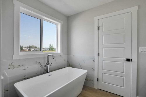 534 Ranch Green, Strathmore, AB - Indoor Photo Showing Bathroom
