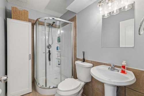 116 Quigley Close, Cochrane, AB - Indoor Photo Showing Bathroom