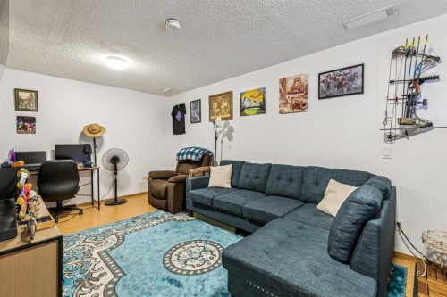 116 Quigley Close, Cochrane, AB - Indoor Photo Showing Living Room