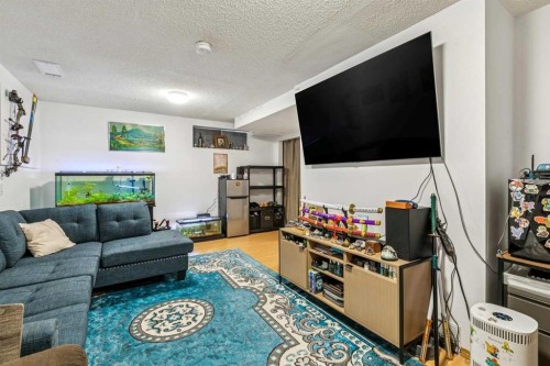 116 Quigley Close, Cochrane, AB - Indoor Photo Showing Living Room