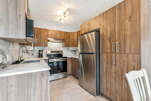 116 Quigley Close, Cochrane, AB - Indoor Photo Showing Kitchen With Stainless Steel Kitchen