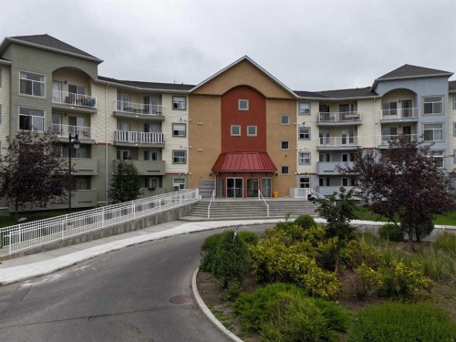 2430-700 Willowbrook Road NW Airdrie, AB T4B 0L5