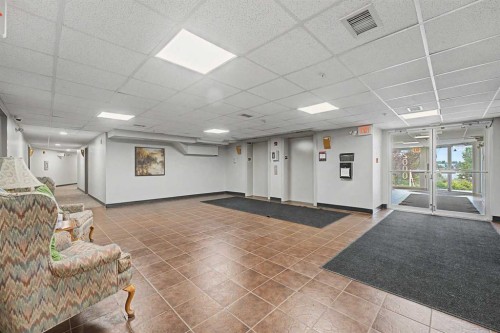 2430-700 Willowbrook Road Nw, Airdrie, AB - Indoor