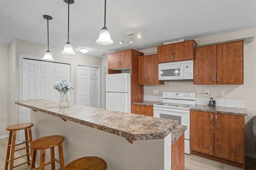 2430-700 Willowbrook Road Nw, Airdrie, AB - Indoor Photo Showing Kitchen
