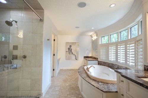 116 Lynx Ridge Road Nw, Calgary, AB - Indoor Photo Showing Bathroom