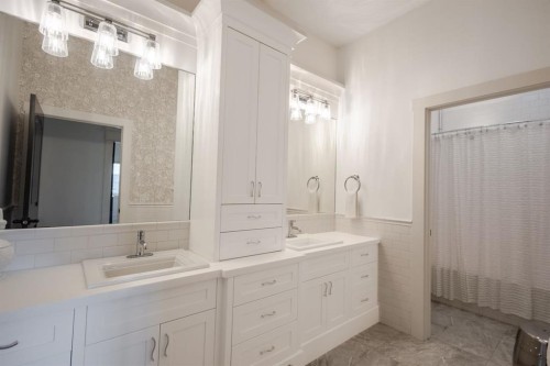 116 Lynx Ridge Road Nw, Calgary, AB - Indoor Photo Showing Bathroom
