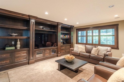 116 Lynx Ridge Road Nw, Calgary, AB - Indoor Photo Showing Living Room
