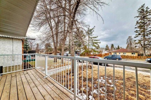 2008 41 Street Se, Calgary, AB - Outdoor