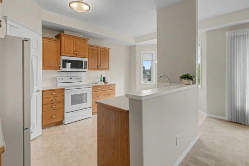 205-15 Everstone Drive Sw, Calgary, AB - Indoor Photo Showing Kitchen