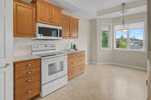 205-15 Everstone Drive Sw, Calgary, AB - Indoor Photo Showing Kitchen