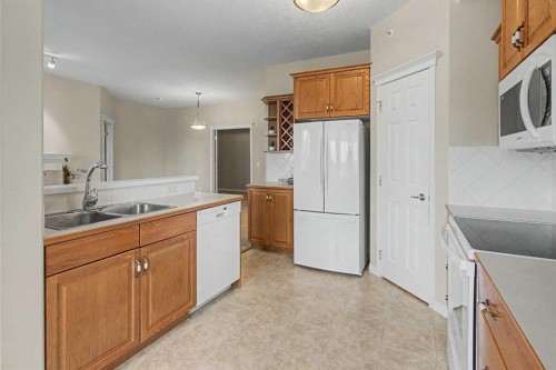 205-15 Everstone Drive Sw, Calgary, AB - Indoor Photo Showing Kitchen With Double Sink