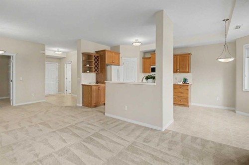 205-15 Everstone Drive Sw, Calgary, AB - Indoor Photo Showing Kitchen