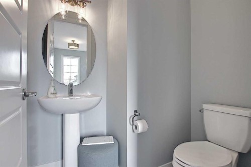 16 Topaz Place, Cochrane, AB - Indoor Photo Showing Bathroom