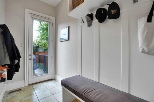 729 26 Avenue Nw, Calgary, AB - Indoor Photo Showing Other Room
