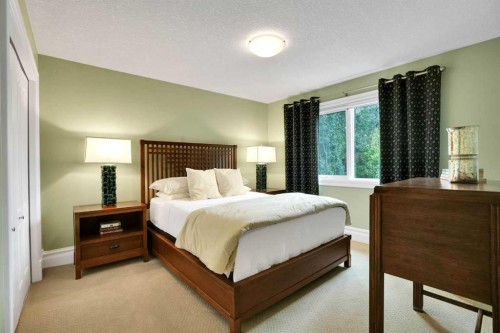 729 26 Avenue Nw, Calgary, AB - Indoor Photo Showing Bedroom