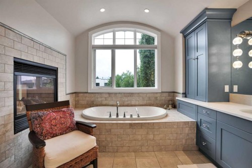729 26 Avenue Nw, Calgary, AB - Indoor Photo Showing Bathroom With Fireplace