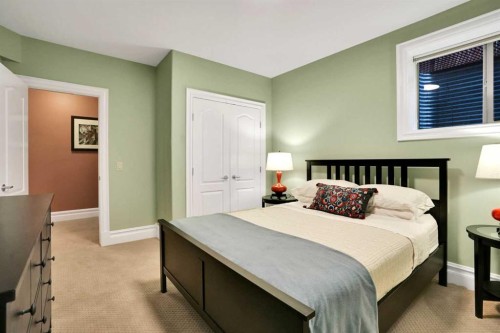 729 26 Avenue Nw, Calgary, AB - Indoor Photo Showing Bedroom