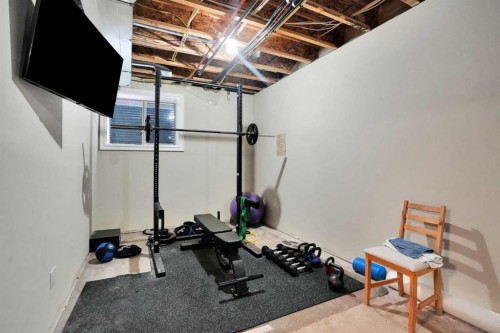 729 26 Avenue Nw, Calgary, AB - Indoor Photo Showing Gym Room