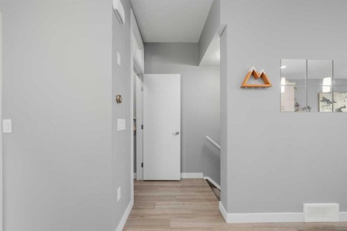 110-129 23 Avenue Ne, Calgary, AB - Indoor Photo Showing Other Room