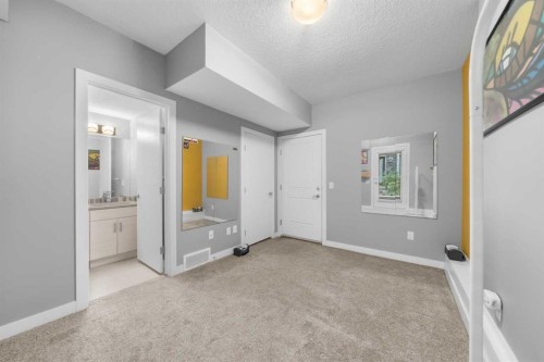 110-129 23 Avenue Ne, Calgary, AB - Indoor Photo Showing Other Room