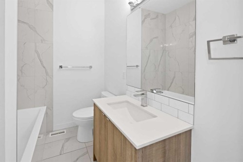 209-101 Panatella Square Nw, Calgary, AB - Indoor Photo Showing Bathroom