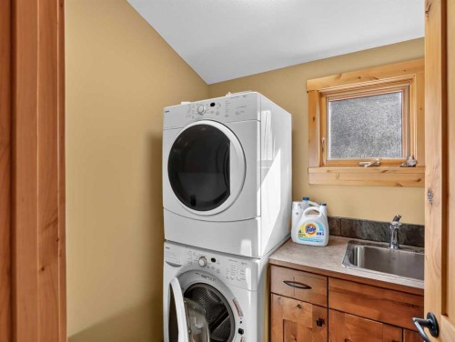 617 7 Street, Canmore, AB 