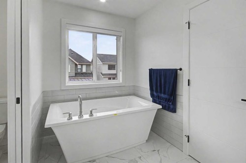 67 Copperhead Grove Se, Calgary, AB - Indoor Photo Showing Bathroom