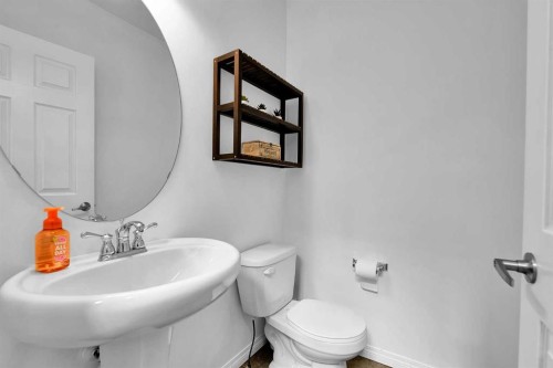 122 Windridge Road Sw, Airdrie, AB - Indoor Photo Showing Bathroom