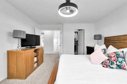 122 Windridge Road Sw, Airdrie, AB - Indoor Photo Showing Bedroom