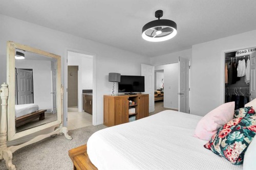 122 Windridge Road Sw, Airdrie, AB - Indoor Photo Showing Bedroom