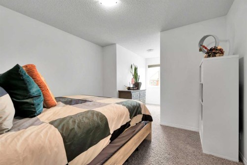 122 Windridge Road Sw, Airdrie, AB - Indoor Photo Showing Bedroom