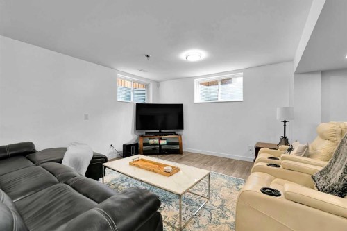 122 Windridge Road Sw, Airdrie, AB - Indoor Photo Showing Living Room