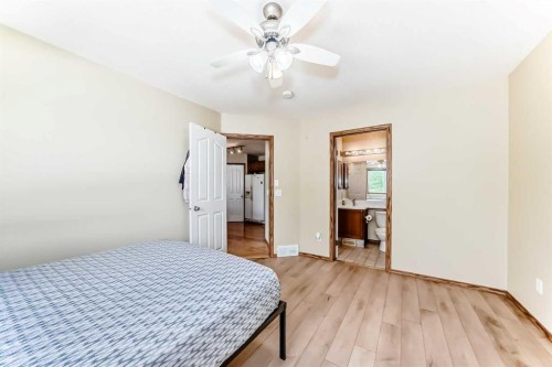 30 Covehaven View Ne, Calgary, AB - Indoor Photo Showing Bedroom