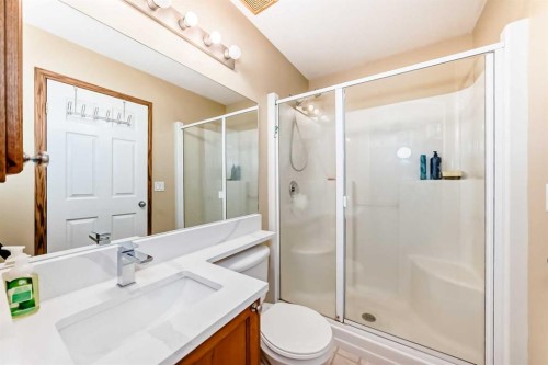 30 Covehaven View Ne, Calgary, AB - Indoor Photo Showing Bathroom