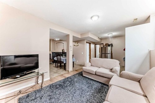 30 Covehaven View Ne, Calgary, AB - Indoor Photo Showing Living Room
