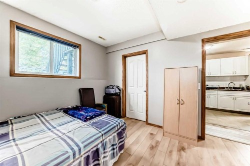 30 Covehaven View Ne, Calgary, AB - Indoor Photo Showing Bedroom