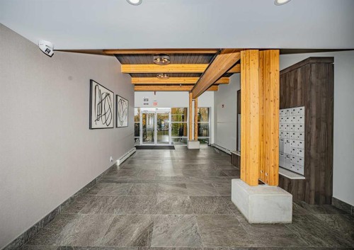 3122-95 Burma Star Road Sw, Calgary, AB - Indoor Photo Showing Other Room