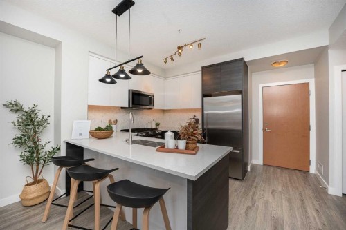 3122-95 Burma Star Road Sw, Calgary, AB - Indoor Photo Showing Kitchen With Stainless Steel Kitchen
